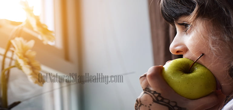 Girl-Eating-Apple